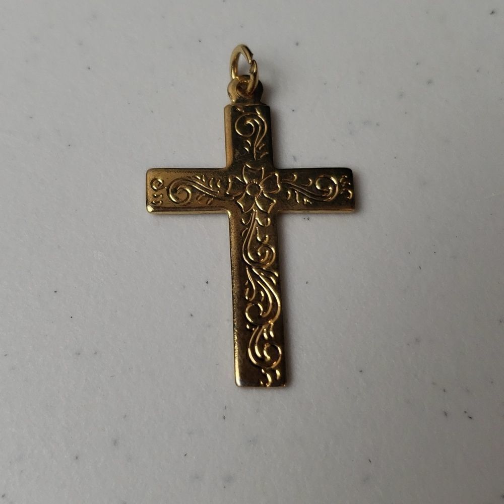 Vintage Cross Pendant/Necklace